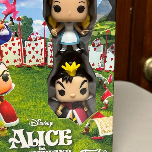 Funko Funkoverse Alice in Wonderland Chase Board Game - Picture 4 of 12